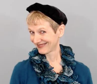 Lindy MacLaine headshot